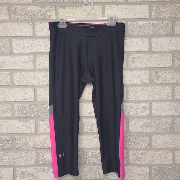 Under Armour Pants - UA Hot Pink and Black Capri Leggings Size Medium